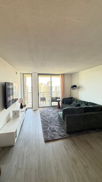 Building Photo - 4600 S Four Mile Run Dr