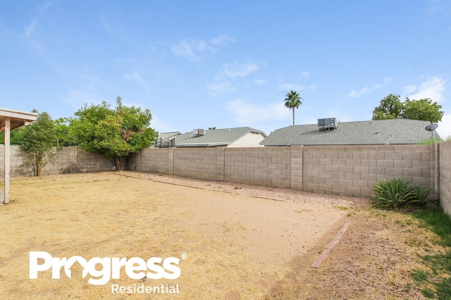 Building Photo - 10249 W Orange Dr