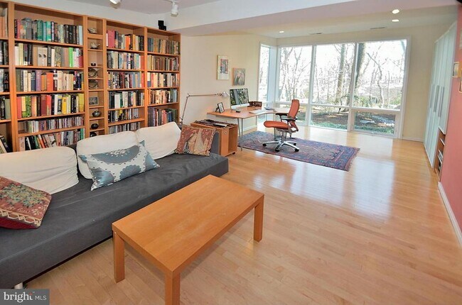 Building Photo - 2227 Glasgow Rd