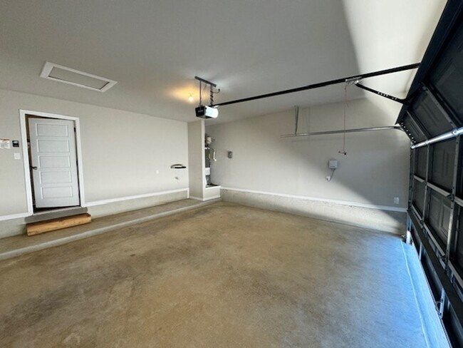 Building Photo - Ready For Move In - 9/1/25 New - 1 Story -...