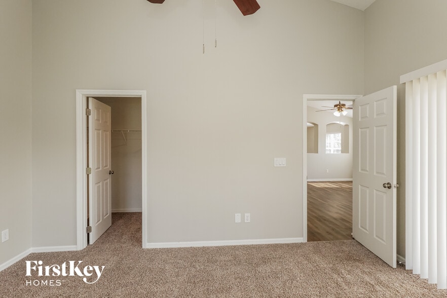 Building Photo - 2424 Deer Creek Blvd
