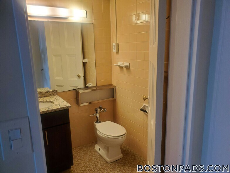 Building Photo - 62 Boylston St