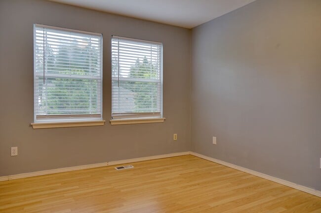 Building Photo - Lakeland Hills 2 Story