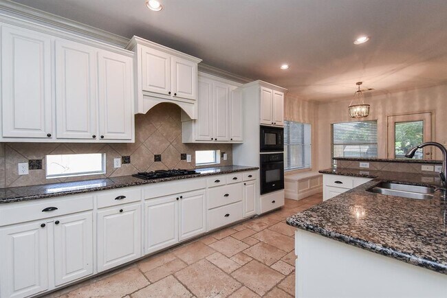 Building Photo - 16915 Locust Springs Dr