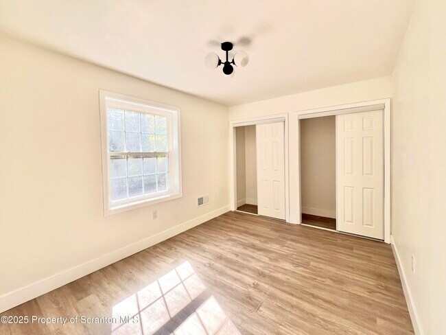 Building Photo - 105 Black Walnut Dr