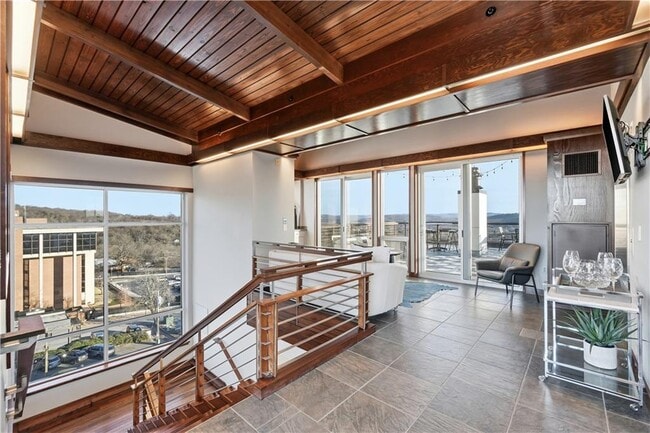 Building Photo - 5 W Mountain St