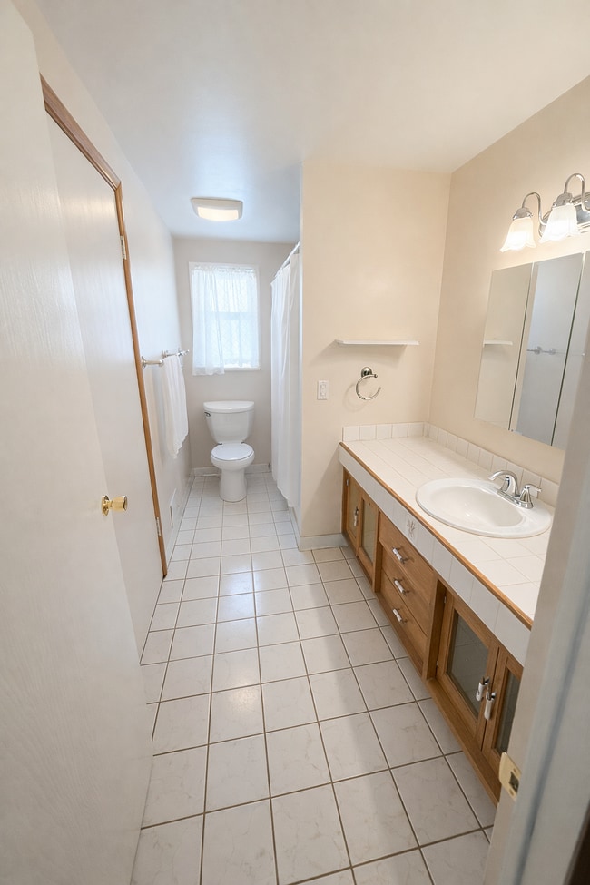 Building Photo - 42520 Bishop Rd