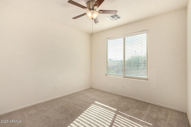 Building Photo - 6240 W Evergreen Rd