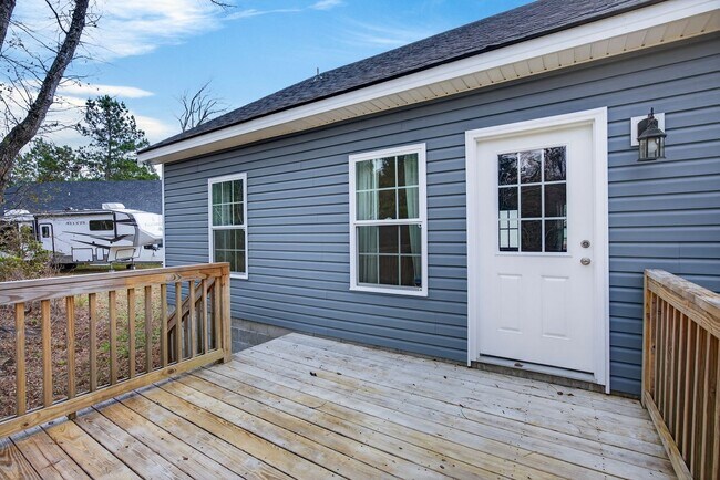 Building Photo - 3 Bedroom 2 Bathroom home in Pembroke GA - close to Ft. Stewart