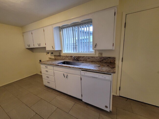 Building Photo - 01012