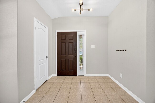 Building Photo - 18211 Doral Rock Ct