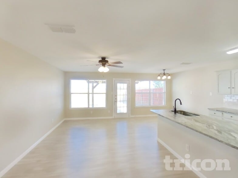 Building Photo - 1441 Pine Ln