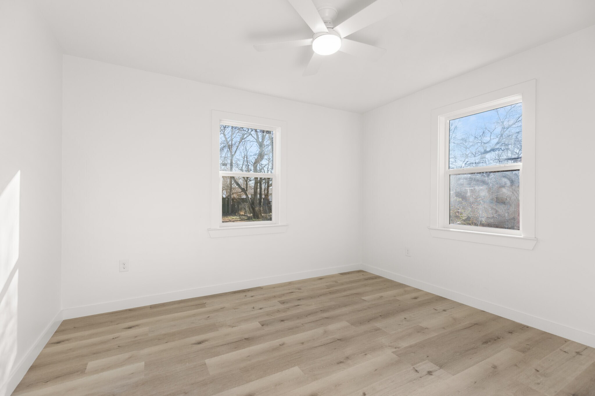 Building Photo - 122 Brewster St