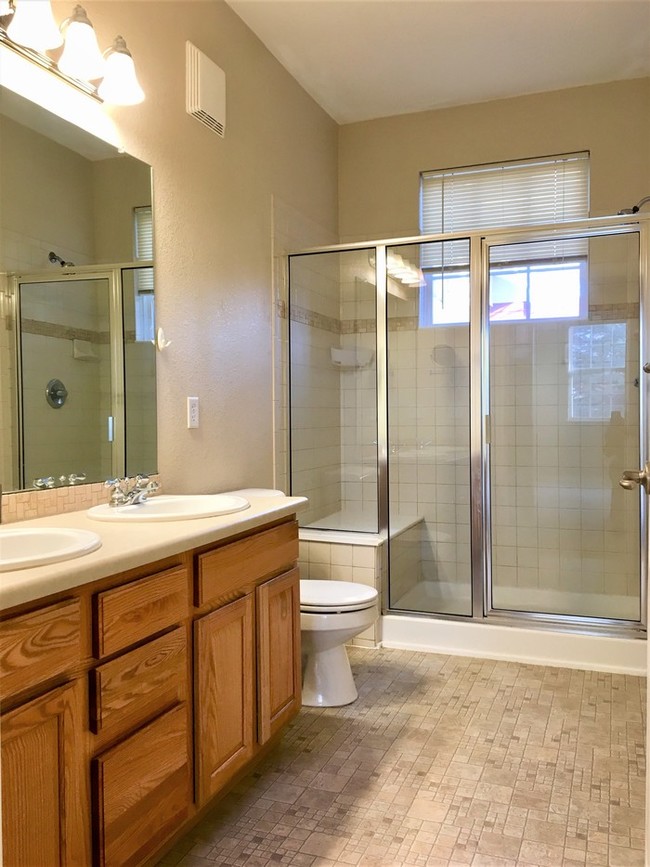 Building Photo - Beautiful Condo in Broomfield