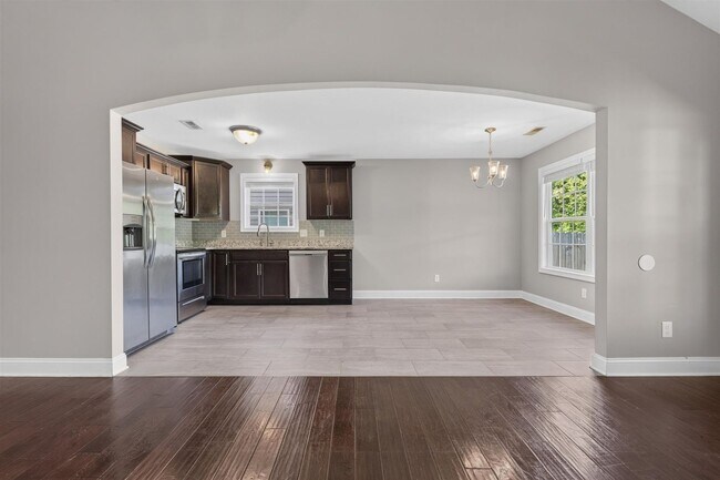 Building Photo - Pet Friendly Three Bedroom!