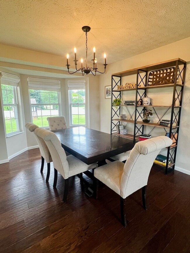 Building Photo - Beautiful 4 Bedroom Home in a Cul-De-Sac