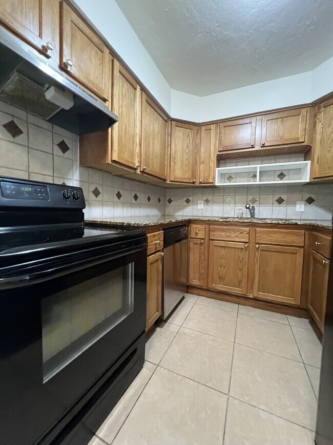 Building Photo - 703 Terry Dr