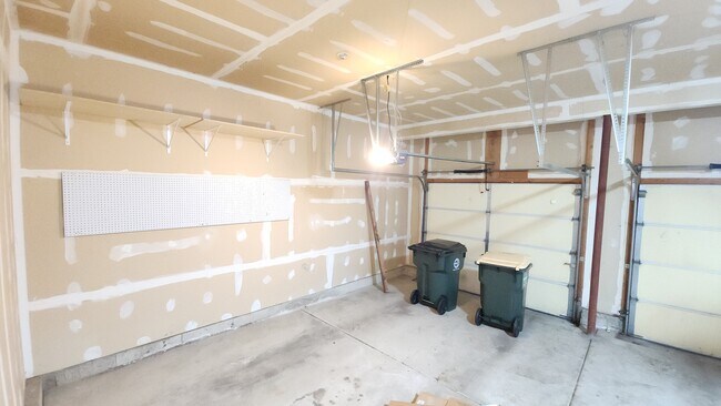 Building Photo - 360 Grape Vine Trl