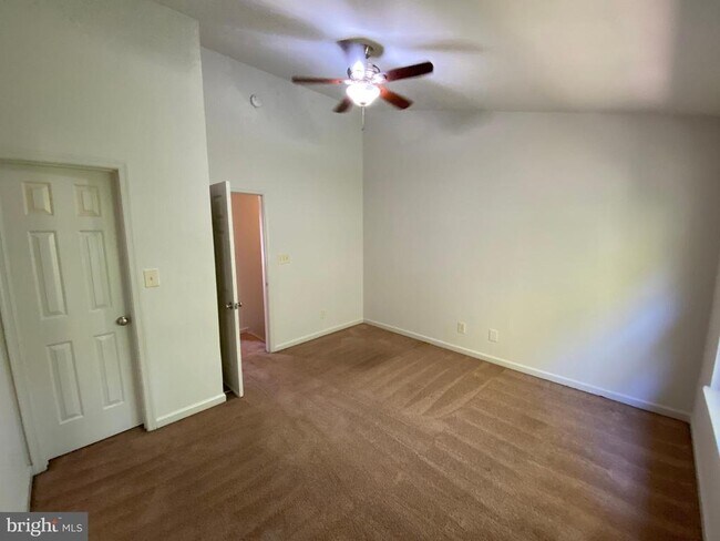 Building Photo - 4249 Normandy Ct