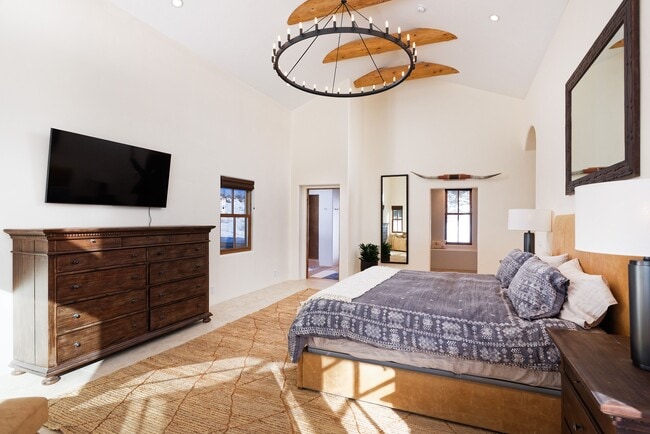 Building Photo - 661 Green Meadow Dr