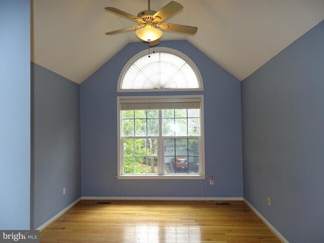 Building Photo - 213 Silverbell Ct