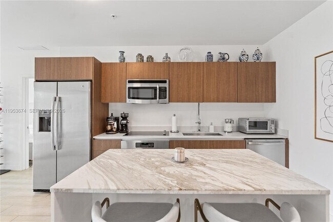 Building Photo - 1600 SW 1st Ave