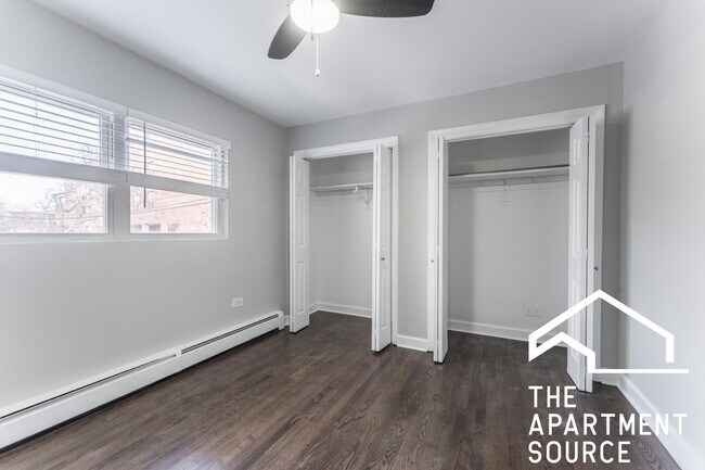 Building Photo - 1323 W Sherwin Ave