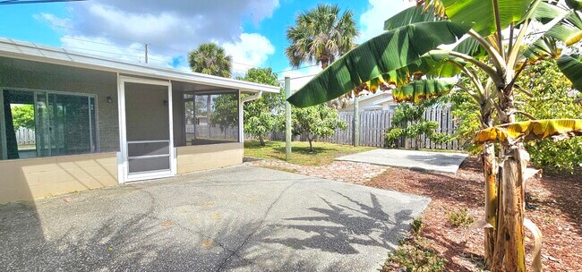 Building Photo - 1380 Floral Ln