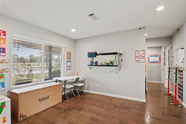 Building Photo - 5302 Treaschwig Rd