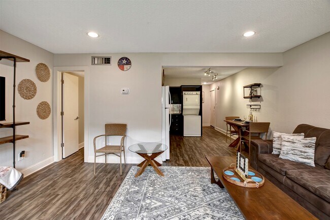 Building Photo - 12900 Walden Rd