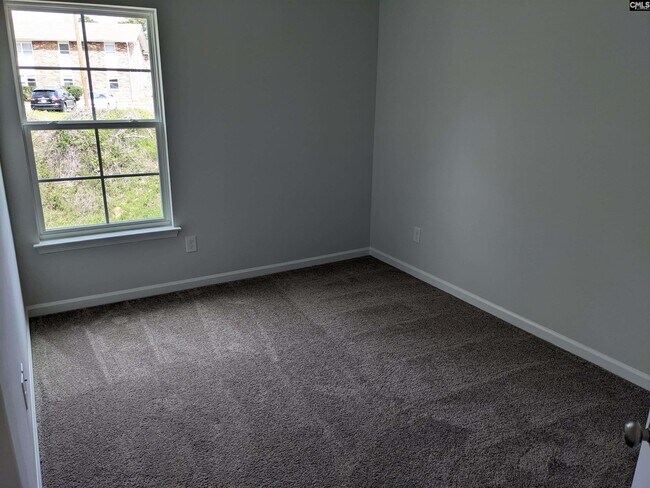 Building Photo - 200 Bluewing Dr