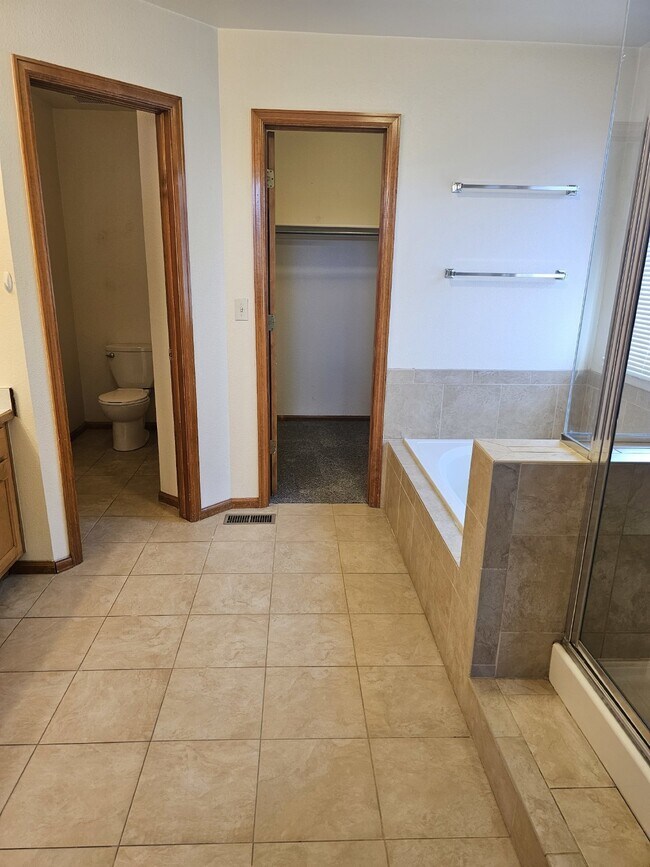 Building Photo - "Discover Spacious Comfort: 5-Bed, 4-Bath Retreat in Superior, CO – 3,439 Sq. Ft. of Elegant Livi...