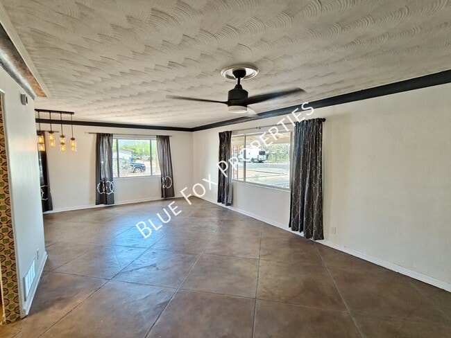 Building Photo - 404 S Cherry Ave
