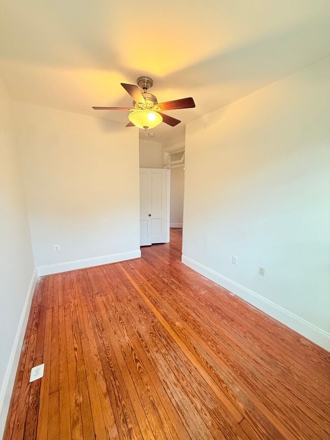 Building Photo - Eckington 3 Bedroom/ 2 Bath TH convenient to Metro  & Howard U