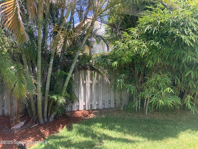 Building Photo - 658 Hibiscus Dr