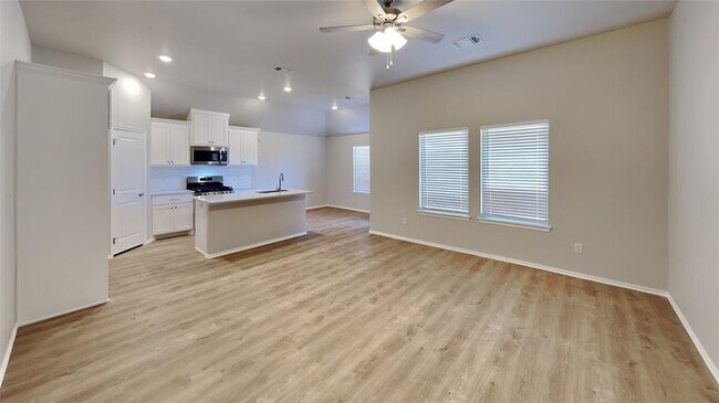 Building Photo - 12700 Elba Dr