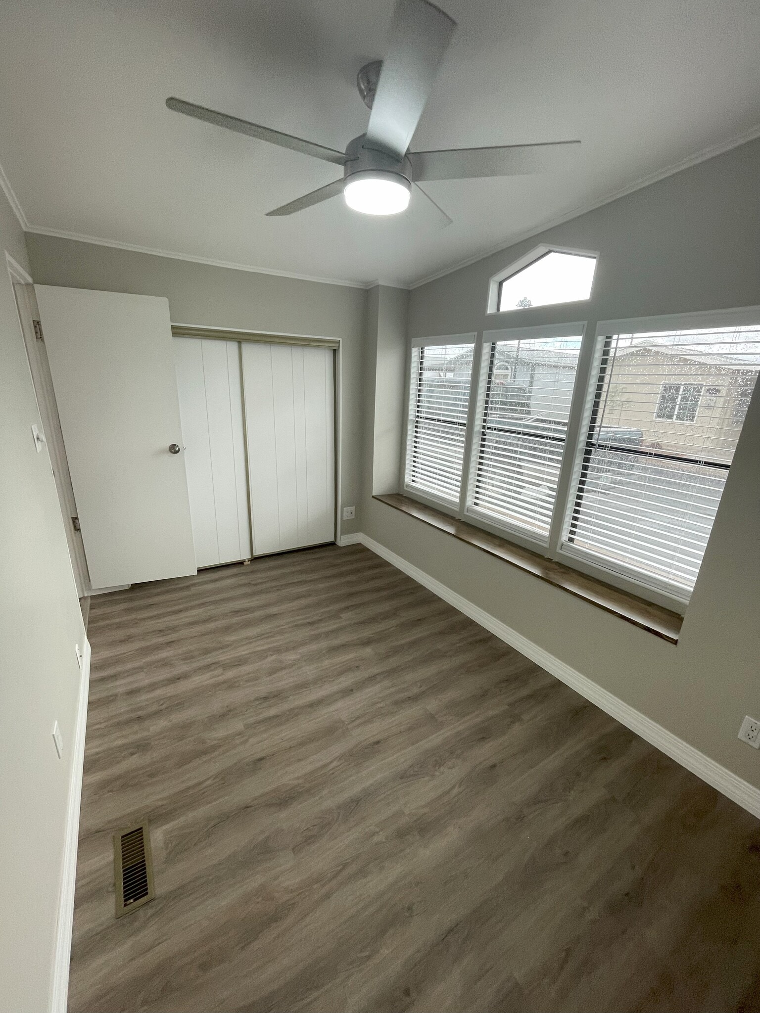 Building Photo - 5735 E McDowell Rd