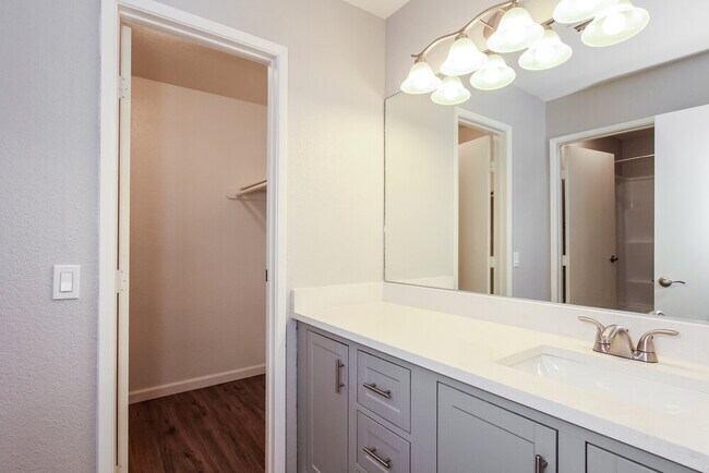 Building Photo - 2690 W Saddle Ranch Pl