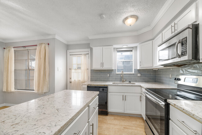 Building Photo - 7145 Fair Oaks Ave
