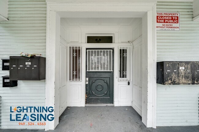 Building Photo - 1015 S Burlington Ave