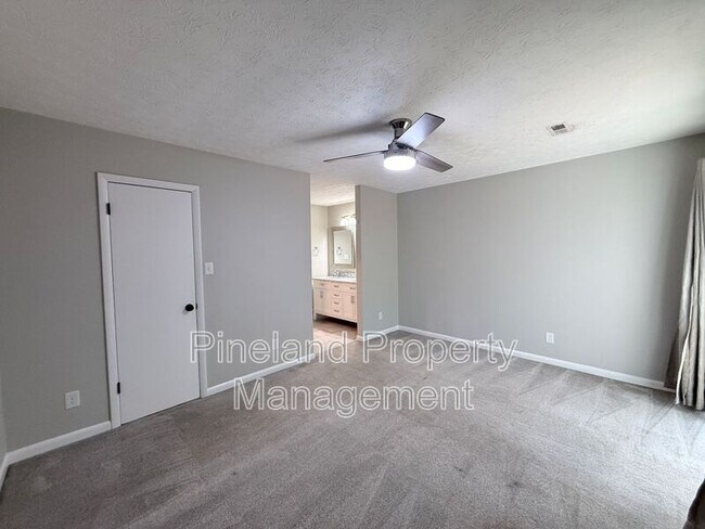 Building Photo - 890 Bridgette St
