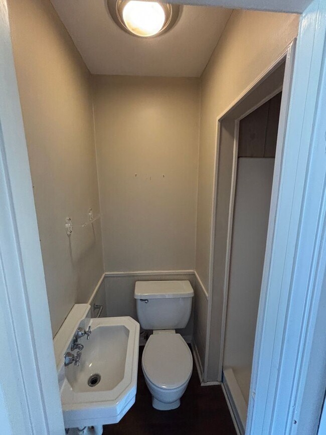 Building Photo - Home For Rent in SW Ardmore!
