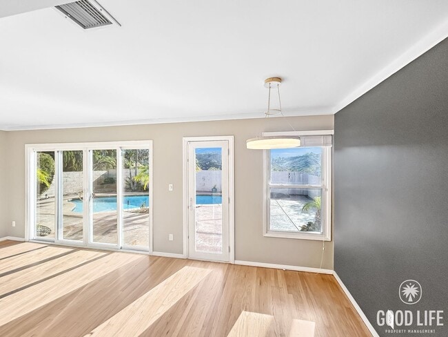 Building Photo - Great 3B/2BA House in Allied Gardens with a Pool!