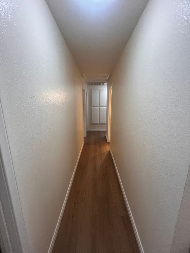 Building Photo - Camarillo - Single story, four bedroom, two bathroom home