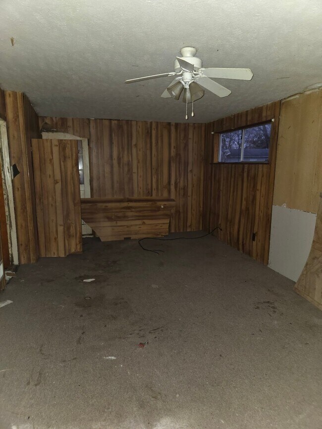 Building Photo - 1617 Parklane Dr