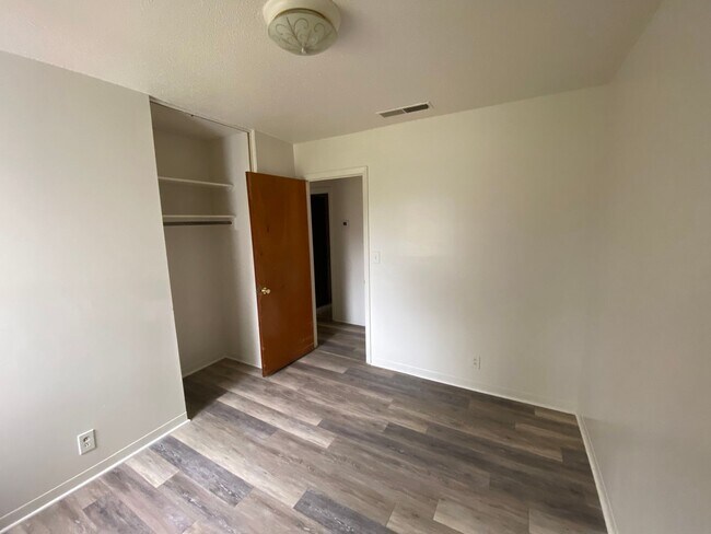 Building Photo - 3/1 in Shelby, NC close to Hwy 74 and uptown Shelby