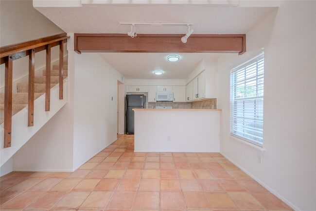 Building Photo - 13034 Leader St