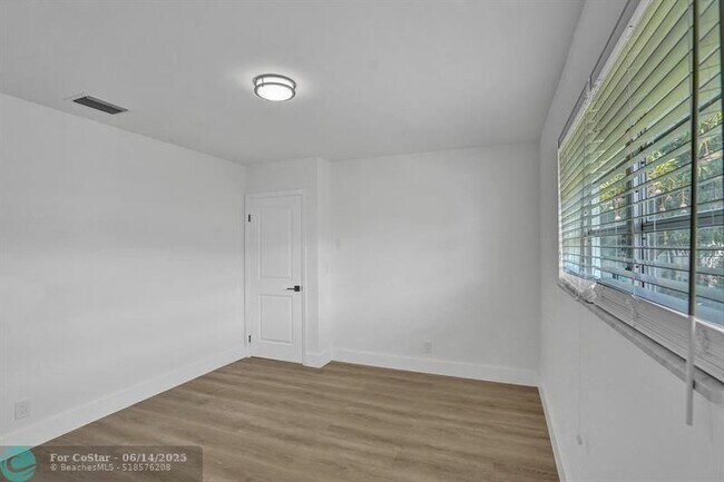 Building Photo - 4751 NE 29th Ave