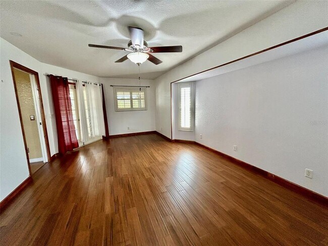 Building Photo - 25145 Mercedes Dr