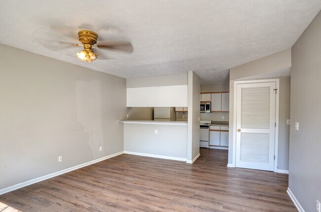 Building Photo - Holloway Street Apartments